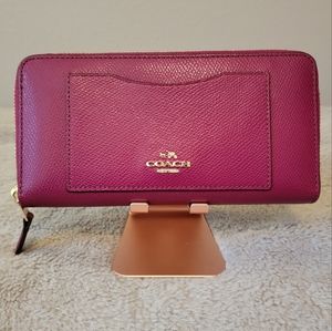 Coach Zip around Wallet Genuine Leather Hyacinth Color, Excellent Condition